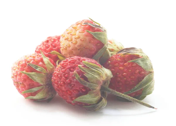 Fresas Frescas Sabrosas Frutas Aisladas Sobre Fondo Blanco —  Fotos de Stock