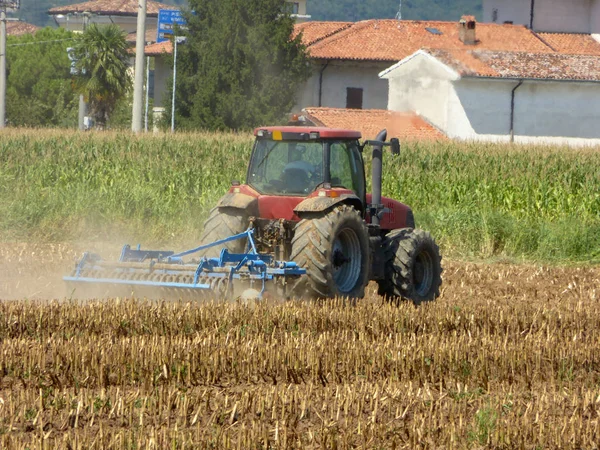 Августа 2017 Castegnato Franciacorta Brescia Lombardy Italy Unidentified Peasant Plow — стоковое фото