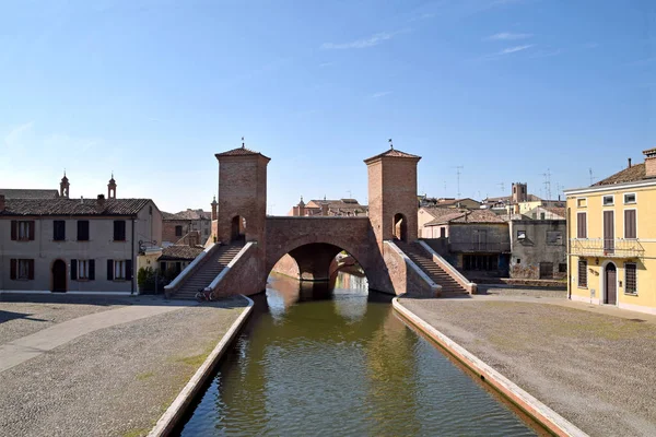 Porta v Torrioni v Comacchio-Ferrara-Itálie — Stock fotografie