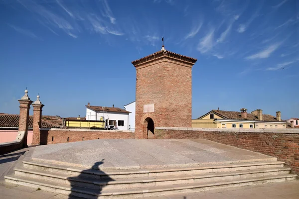 Do topo das muralhas fortificadas da cidade de Comacchi — Fotografia de Stock
