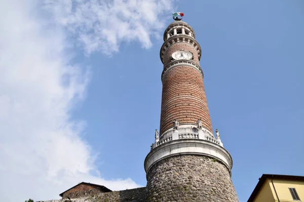 Самая высокая круглая колокольня в Италии - Палаццоло на Огли — стоковое фото