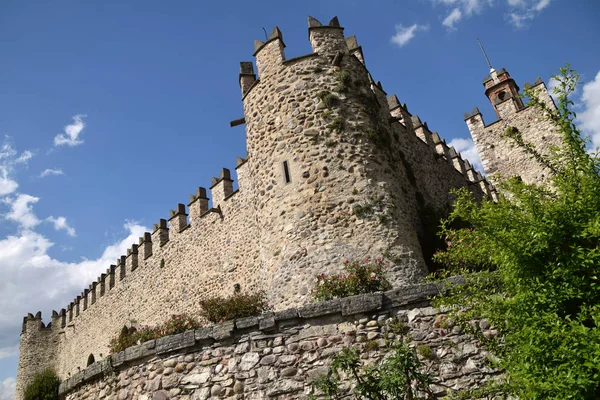 Het middeleeuwse kasteel van Passirano in Lombardije-Italië — Stockfoto