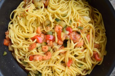 Akdeniz lezzeti ile ilk ders - shri ile spagetti