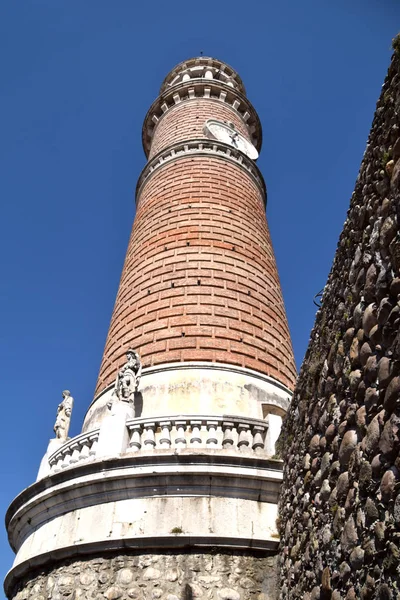 Найвища кругла дзвіниця в Італії-Палаццоло на Ogli — стокове фото