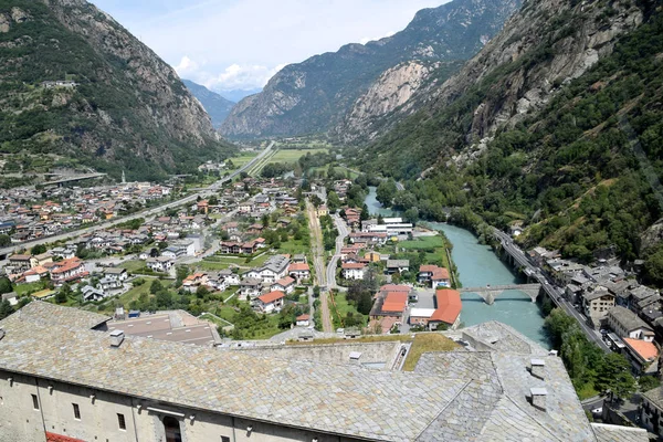 O Vale de Aosta retirado do Forte du Bard - Itália — Fotografia de Stock
