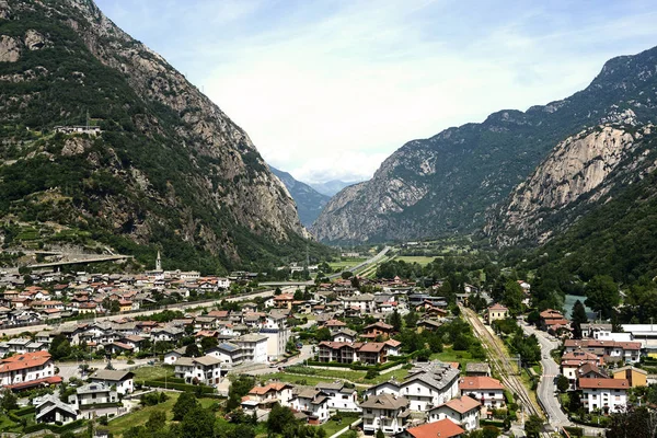 A város Bard belépés az Aosta-völgy-Olaszország — Stock Fotó