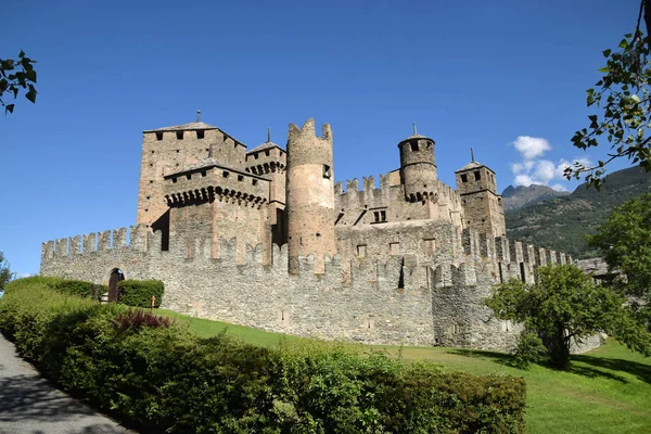 Castelli della Valle d'Aosta - Il magnifico castello Fenis di Aosta — Foto Stock