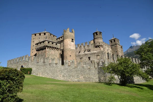 Het kasteel van Fenis in al zijn pracht en praal - Italië — Stockfoto
