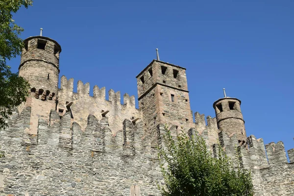 Les murs fortifiés du château de fenis dans la vallée de l'aoste - ita — Photo