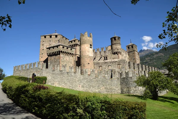 Vue d'un petit château médiéval - Italie — Photo