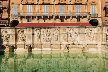 Fonte Gaia (sevinç Çeşmesi), anıtsal çeşme Piazza del Campo (Campo kare). Siena, Toscana (Toskonya), İtalya, Europe