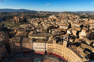 Havadan görünümü antik şehri Siena Torre del Mangia üzerinden. Toscana (Toskonya), İtalya