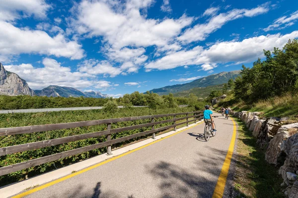 Radweg Mit Radfahrern Sarca Tal Valle Del Sarca Trentino Alto — Stockfoto