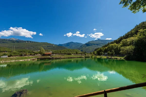 Kleine Alpine Lake - Sarca Valley Trentino Italië — Stockfoto