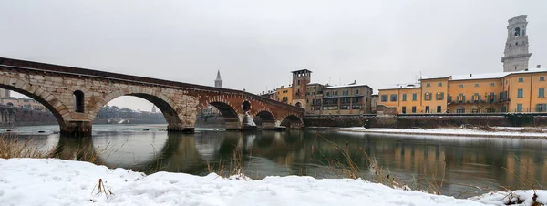 Verona Ponte Pietra Ponte Pedra Século Rio Adige Inverno Com — Fotografia de Stock