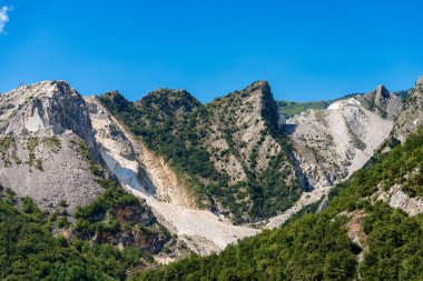 Ünlü Mermer ocakları (Carrara beyaz mermer) ile Apuan Alps (Alpi Apuane). Toskana, (Toscana), İtalya, Europe