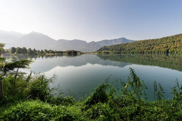 Lago Levico Lago Amanecer Levico Terme Trentino Alto Adige Italia — Foto de Stock