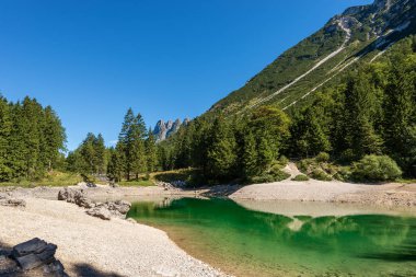 Lago del Predil (Predil göl). Julian Alps, Tarvisio, Friuli Venezia Giulia, İtalya, Avrupa'nın küçük dağ Gölü