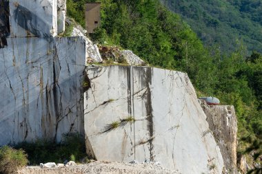 Apuan Alps (Alpi Apuane) için Beyaz Carrara mermer ocağı. Toskana, (Toscana), İtalya, Europ