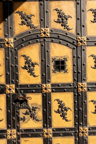 Puerta antigua del nuevo ayuntamiento - Múnich Alemania — Foto de Stock