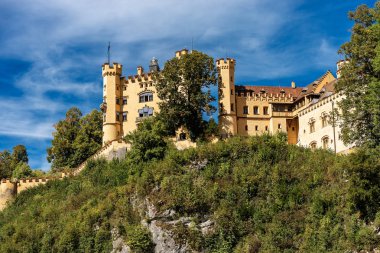 Hohenschwangau Castle (Schloss Hohenschwangau - üst kuğu ilçe Palace 19. yüzyıl), Bavyera Alpleri, Almanya'nın landmark.