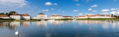 Nymphenburg Sarayı (Schloss Nymphenburg - kale perileri) Gölü veya su birikintisi. Sarayın ana yazlık Bavari eski hükümdarlar yapıldı.