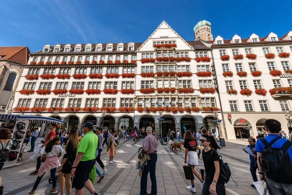 Hirmer - Kereskedelmi épület Kaufingerstrasse München — Stock Fotó