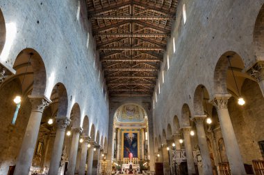 San Zeno (St. Zeno) Pistoia, yüzyıl, Toskana, İtalya, Europe X katedral iç