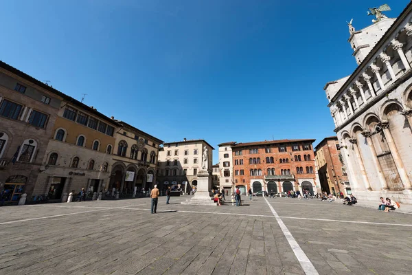 Lucca Itálie Dubna 2017 Piazza San Michele Staroměstské Náměstí Kostelem — Stock fotografie