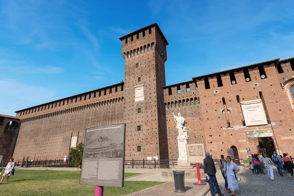 Sforza kasteel - Castello Sforzesco in Milaan Italië — Stockfoto