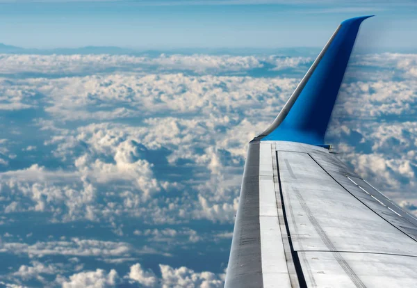 Commercial Airplane Aircraft Wing While Flying Clouds — Stock Photo, Image