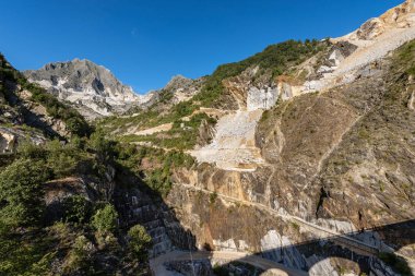 Mermer ocakları (Carrara beyaz mermer) Apuan Alps (Alpi Apuane) için. Toskana, İtalya, Europe