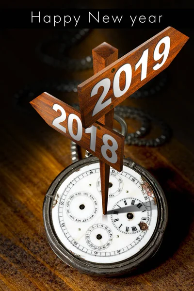 Frohes Neues Jahr 2019 Alte Taschenuhr Mit Zwei Holzschildern Mit — Stockfoto