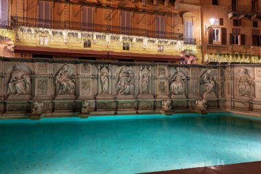 Fonte Gaia geceleri - Siena Toskana İtalya