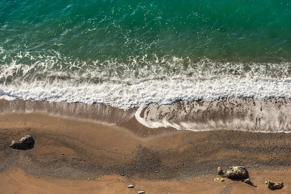 Пташиного Польоту Піщаний Пляж Зеленого Моря Білий Хвилі Лігурія Італія — стокове фото