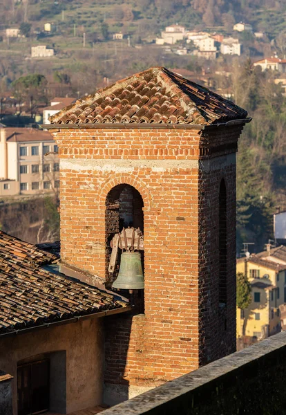 Antiga Torre Sineira Feita Tijolos Pequena Cidade Barga Província Lucca — Fotografia de Stock