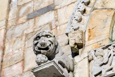 Barga Katedrali Aziz Christopher (Collegiata di San Cristoforo) ayrıntılı olarak X yüzyılda, Romanesk tarzı Lucca eyaletinin, Toskana, İtalya, Europe