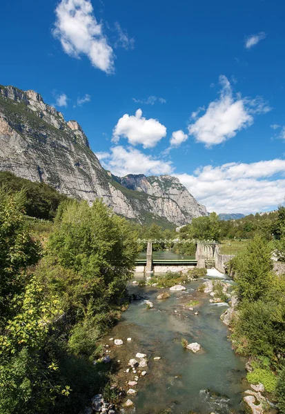 Rio Sarca Com Represa Velha Vale Sarca Trentino Alto Adige — Fotografia de Stock