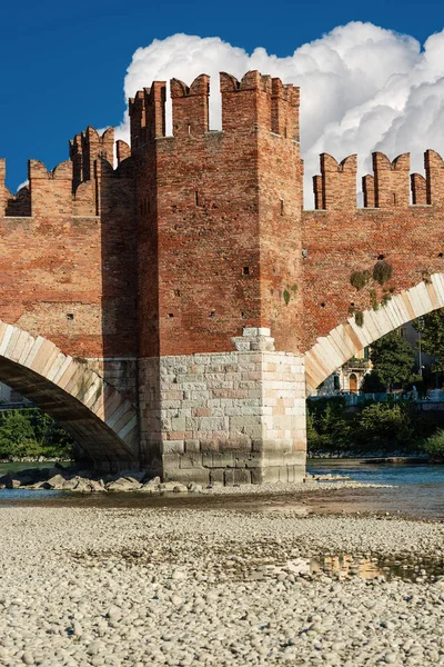 Részlet Ősi Scaligero Híd Közelében Castelvecchio Régi Kastély Adige Folyó — Stock Fotó