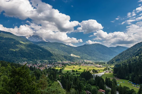 Petite Ville Pinzolo Dans Vallée Rendena Val Rendena Trentino Alto — Photo