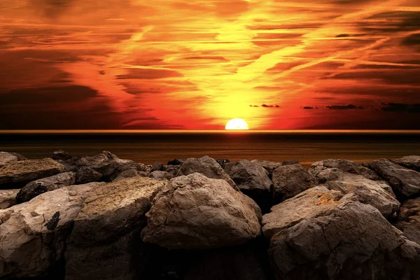 Tramonto Sul Mar Mediterraneo Con Frangiflutti Primo Piano Cinque Terre — Foto Stock