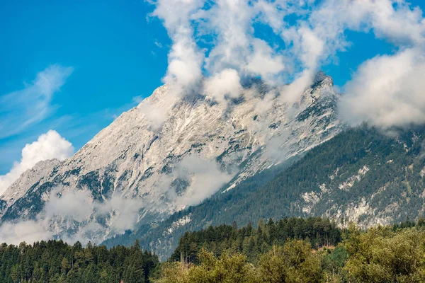 Alpen in Österreich bei innsbruck im Sommer — Stockfoto