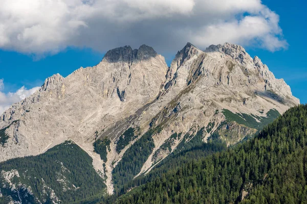 Mieming utbud eller Mieminger bergen - Alperna Tyrolen Österrike — Stockfoto
