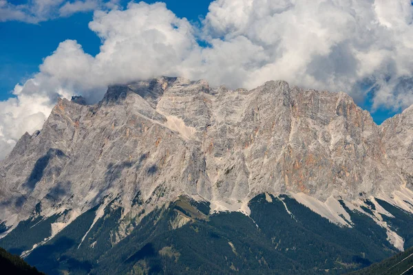 Pico Zugspitze en las montañas de Wetterstein - Austria Alemania —  Fotos de Stock