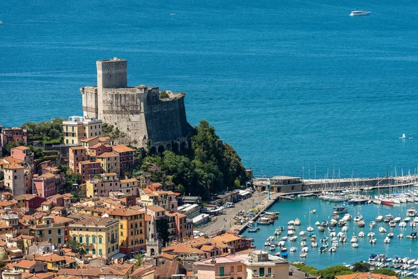Lerici stad med slott - viken av La Spezia Ligurien Italien — Stockfoto