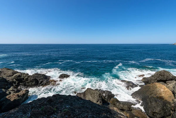 Klipporna och Medelhavet i Framura - Ligurien Italien — Stockfoto