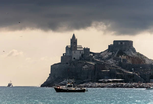 Iglesia de San Pedro en Porto Venere - Liguria Italia —  Fotos de Stock