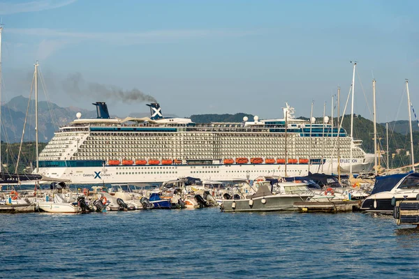 Celebrity X Cruises reflectie schip - haven van La Spezia Ital — Stockfoto