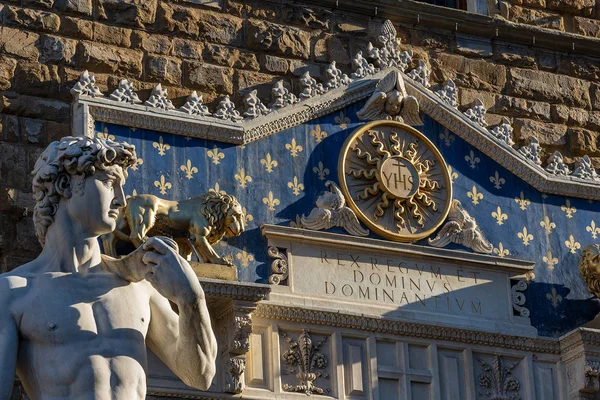 David de Michelangelo e Palazzo Vecchio - Florença itália — Fotografia de Stock