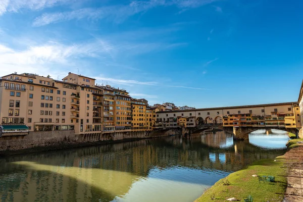 Florence Italië - Ponte Vecchio en de Arno rivier — Stockfoto